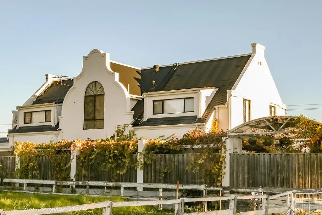 Aarn House B&B Airport Accommodation-1